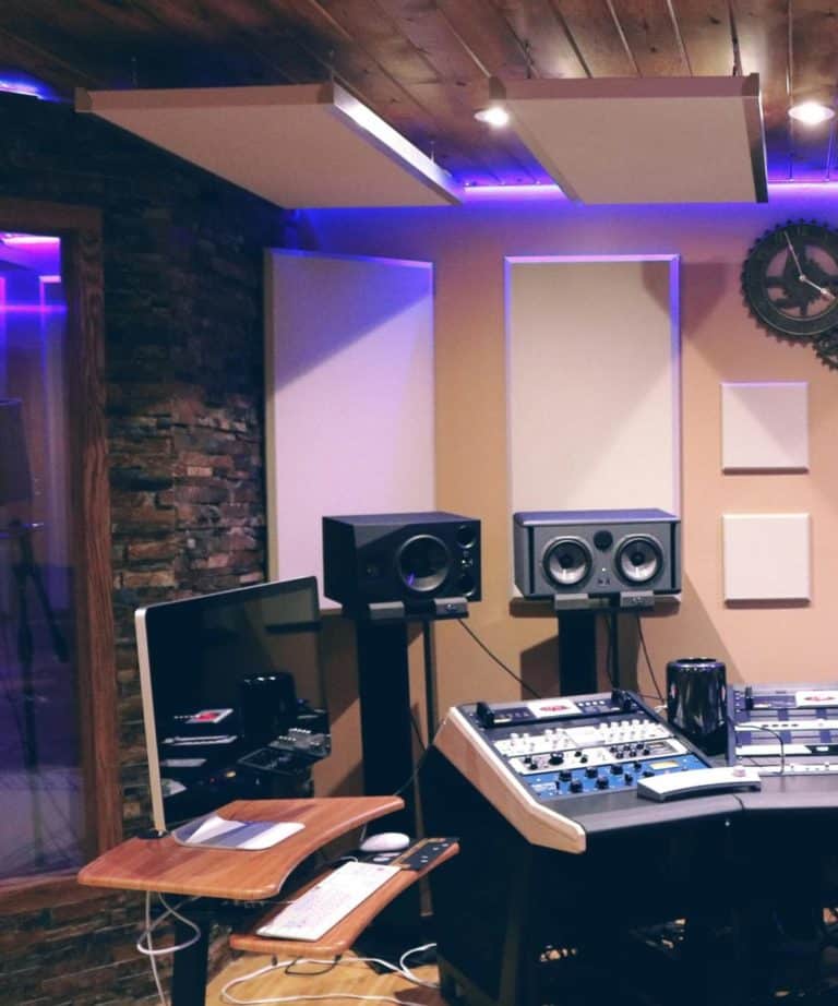 Professioneller Regieraum für Mixing und Mastering im Urban Musix Studio